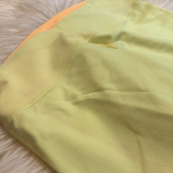 Size 10 Lululemon Yellow crop pant - Picture 15 of 16